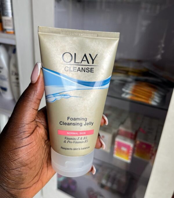 Olay foaming cleansing jelly vitamins E & B3 & pro vitamin B5