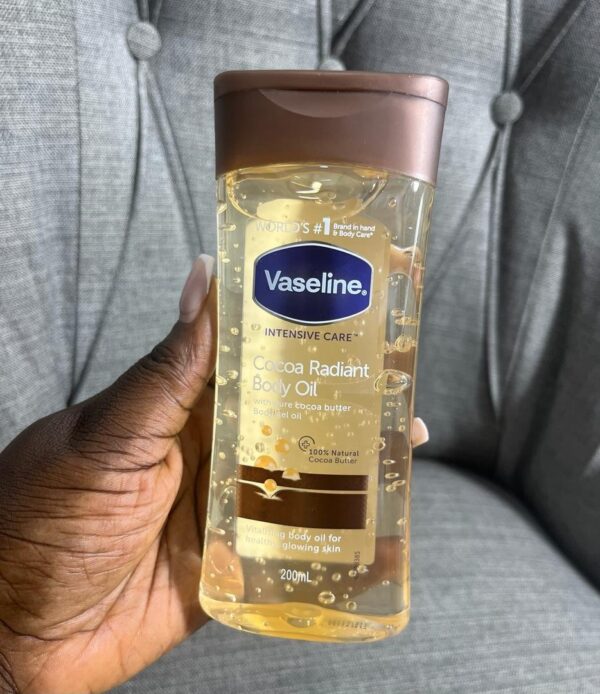 Vaseline cocoa radiant body oil brown cap - Image 2
