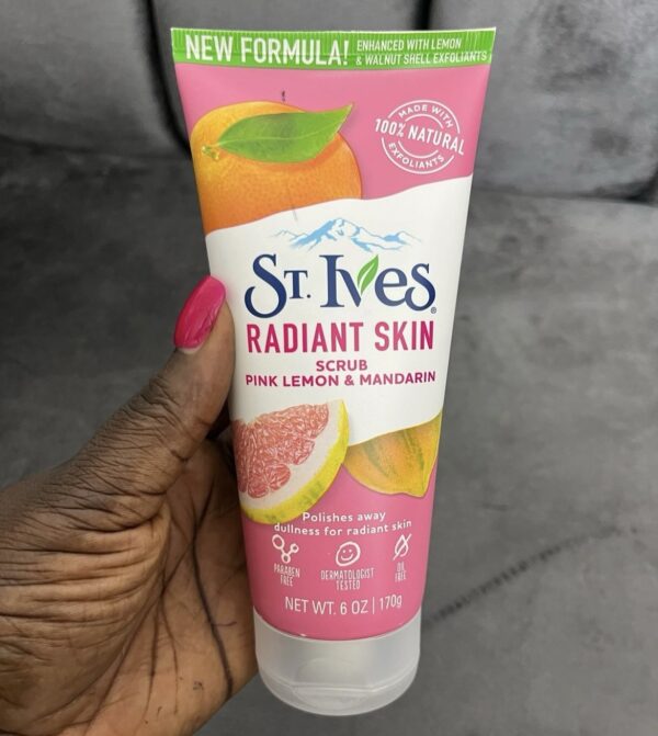 St Ives Radiant skin scrub pink lemon & mandarin