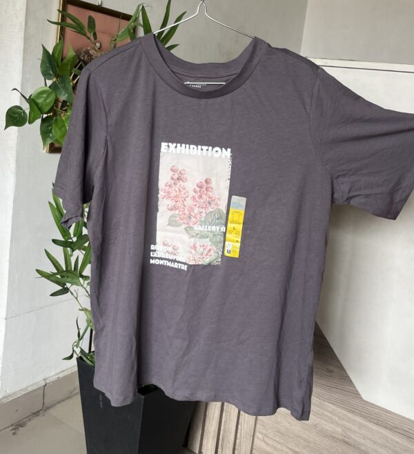 Primark t-shirt in grey-exhibition gallery L
