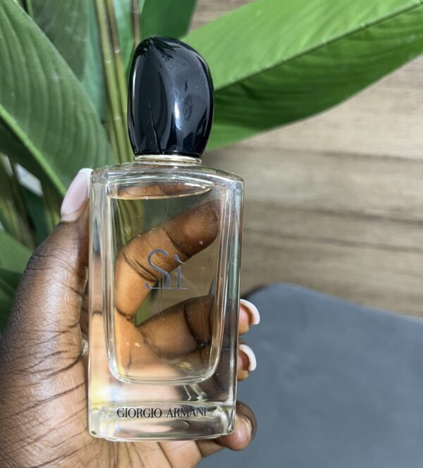 Si Giorgio Armani pour femme edp 100ml (unboxed) transparent juice yellow like