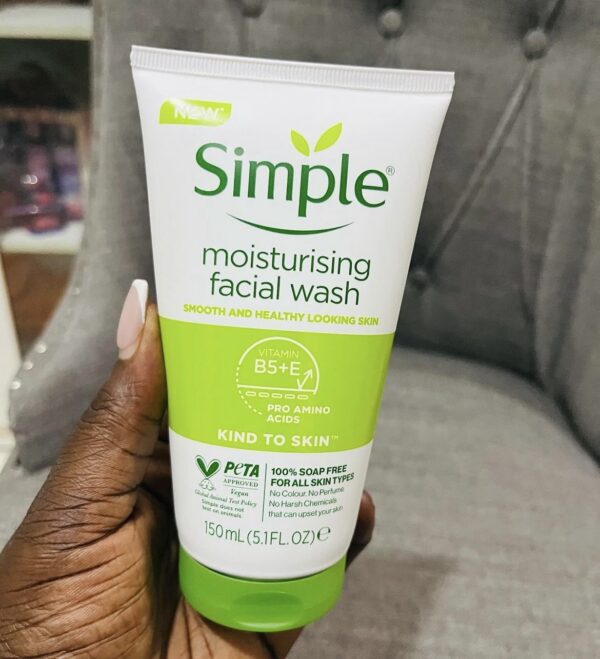 Simple moisturising facial wash 150ml