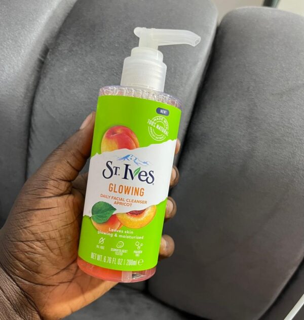St ives glowing daily facial cleanser 200ml