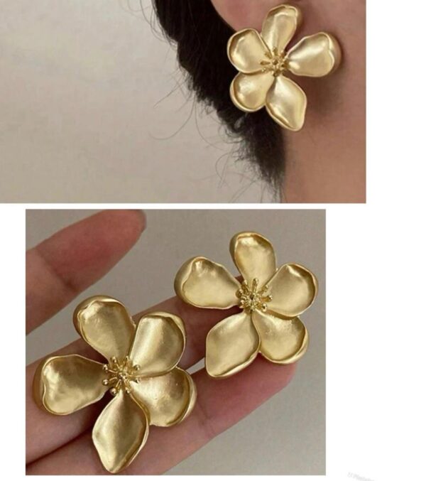 Shein flower shaped earrings in gold