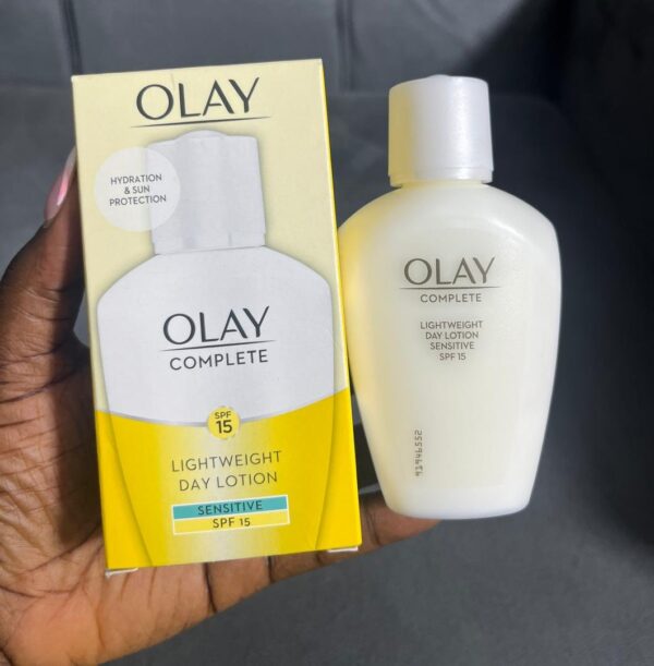 Olay light weight Day lotion spf 15 face cream( hydration & sun protection)