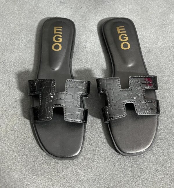 Ego solid  Hermes style patent glossy flat slippers in black