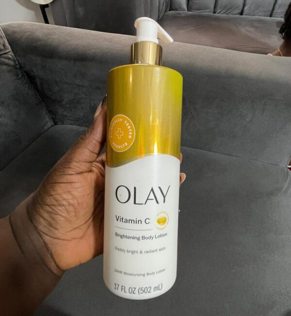 Olay vitamin c revitalizing & hydrating body / visibly brighter skin in 21days lotion