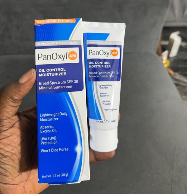 Panoxyl oil control moisturizer spf 30 mineral sunscreen AM