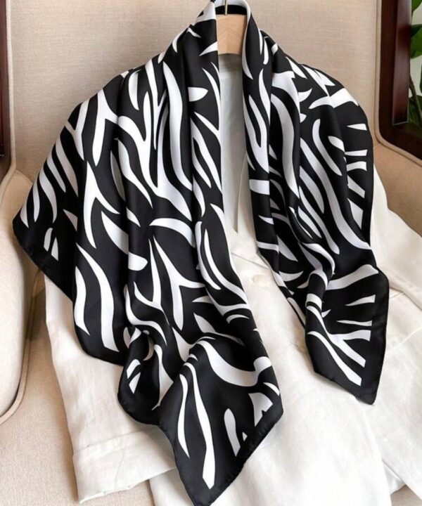 SHEIN Black & white scarf
