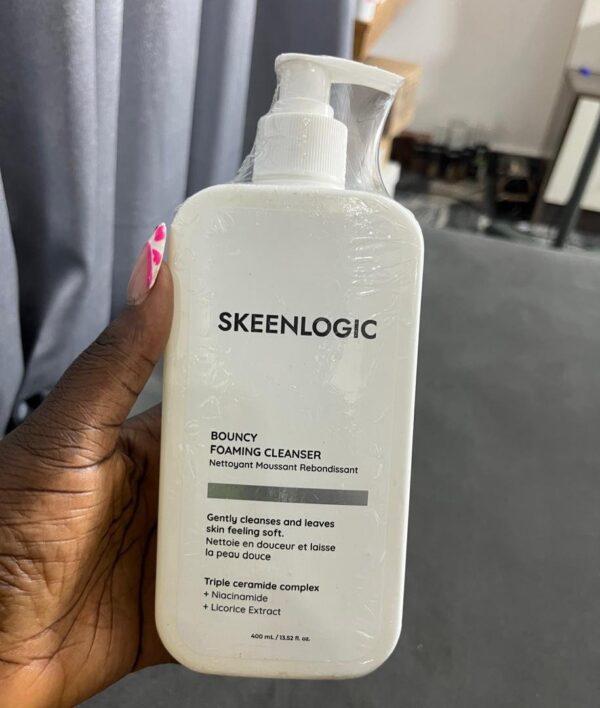 Skeenlogic bouncy foaming cleanser 400ml