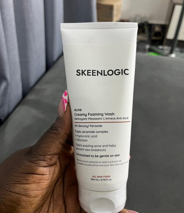 Skeenlogic acne creamy foaming wash 200ml