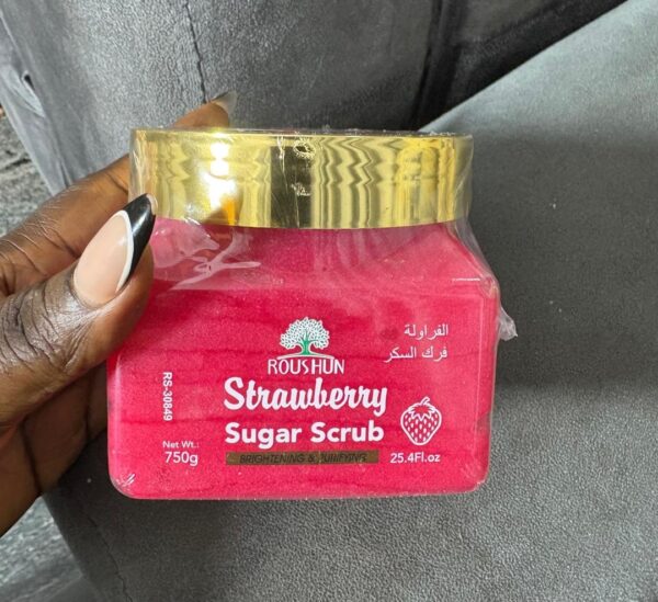 Roushun strawberry sugar scrub 750g