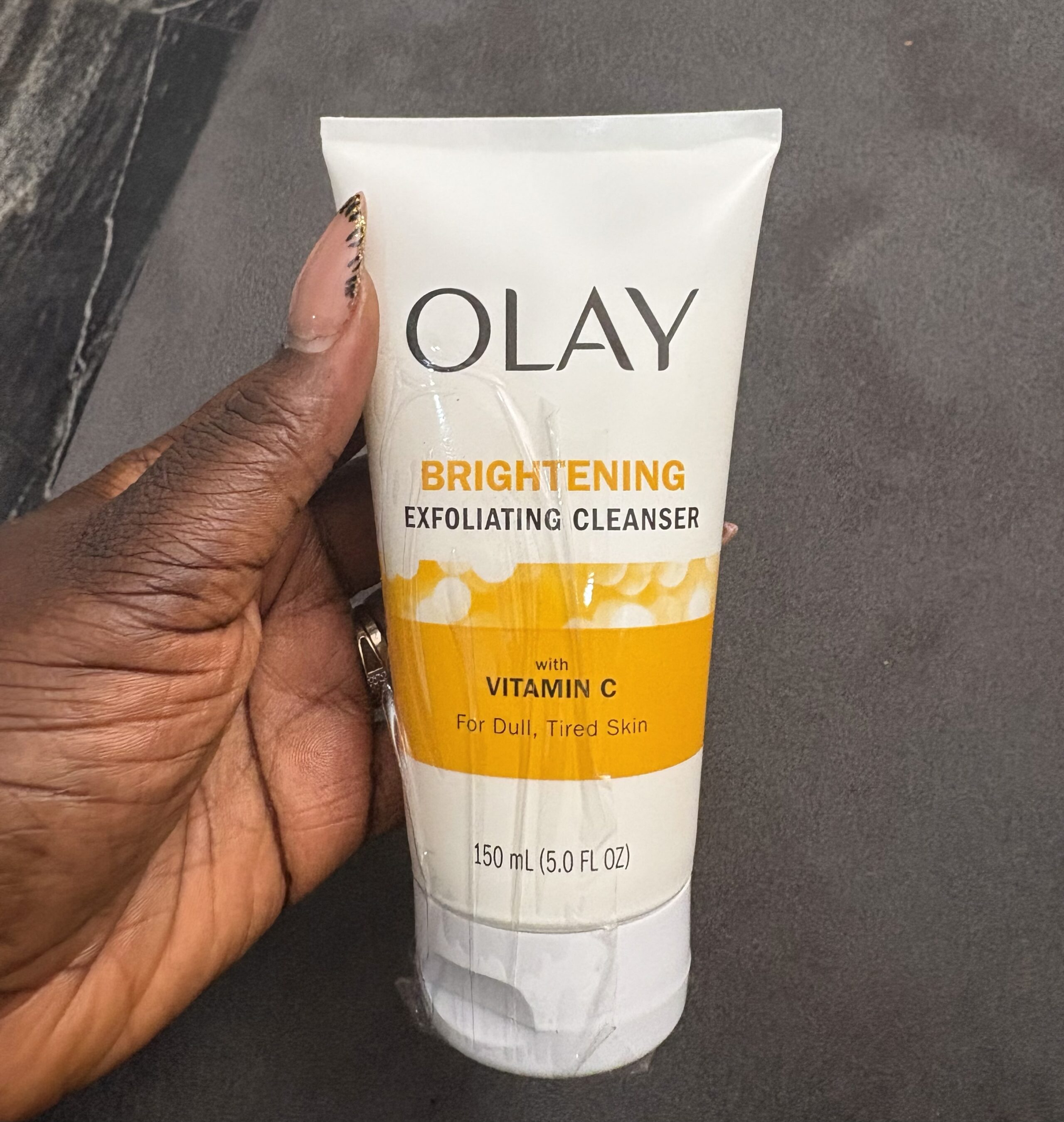 Olay brightening exfoliating cleanser with vitamin c 150ml