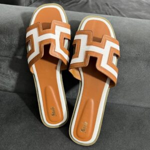 Shein solid Hermes flat slippers in white & brown