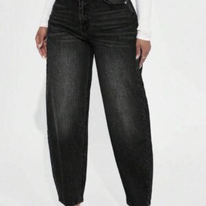 Shein solid cropped tapered denim jeans  in black  16